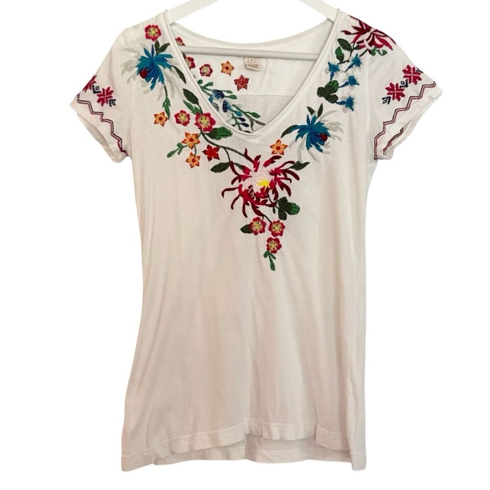 Sundance white embroidered floral vneck top small
